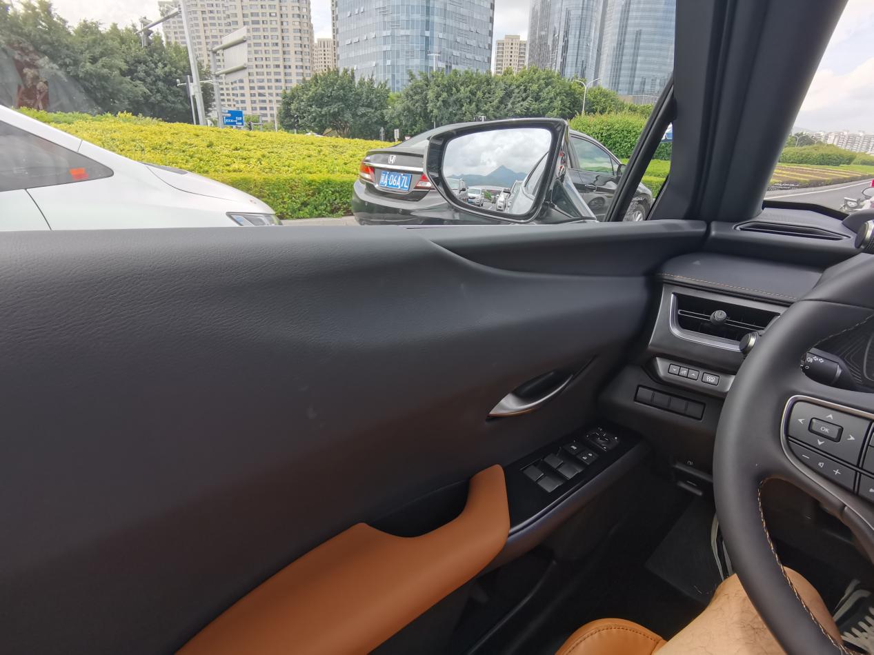 雷克萨斯ux200软包,雷克萨斯16款es200酒红云母色