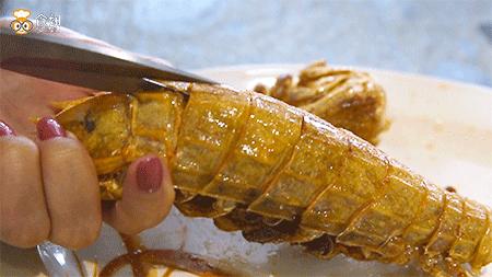 架着凶器吃濑尿虾，简单又粗暴