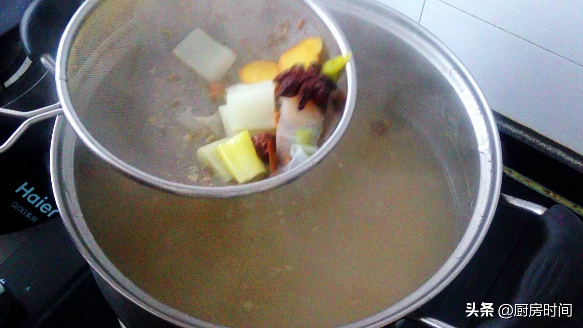 猪皮不刮油可以做皮冻吗,做猪皮冻为什么要把油刮掉