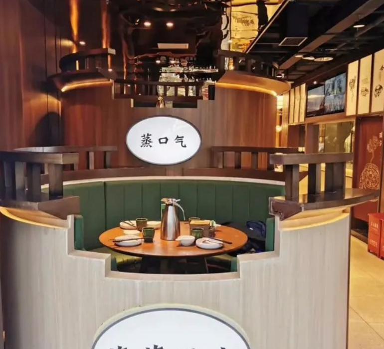 云南独有的美食风味汽锅鸡,云南汽锅鸡这是全国吃法之冠