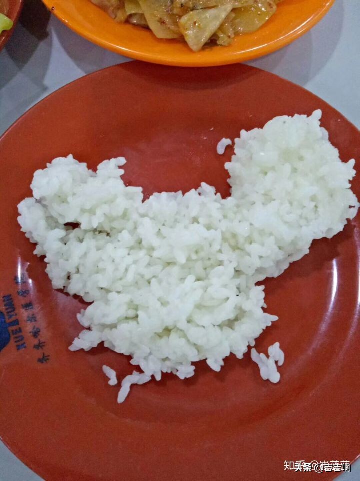 在东北吃饭是一种什么体验,跟东北人吃饭是什么体验