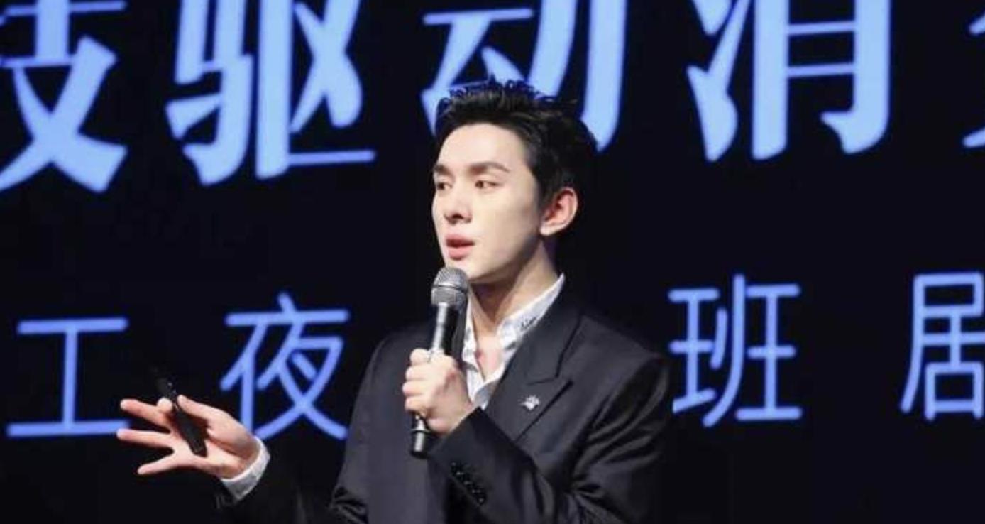 湖南小伙直播卖口红,湖南小伙卖口红暴富