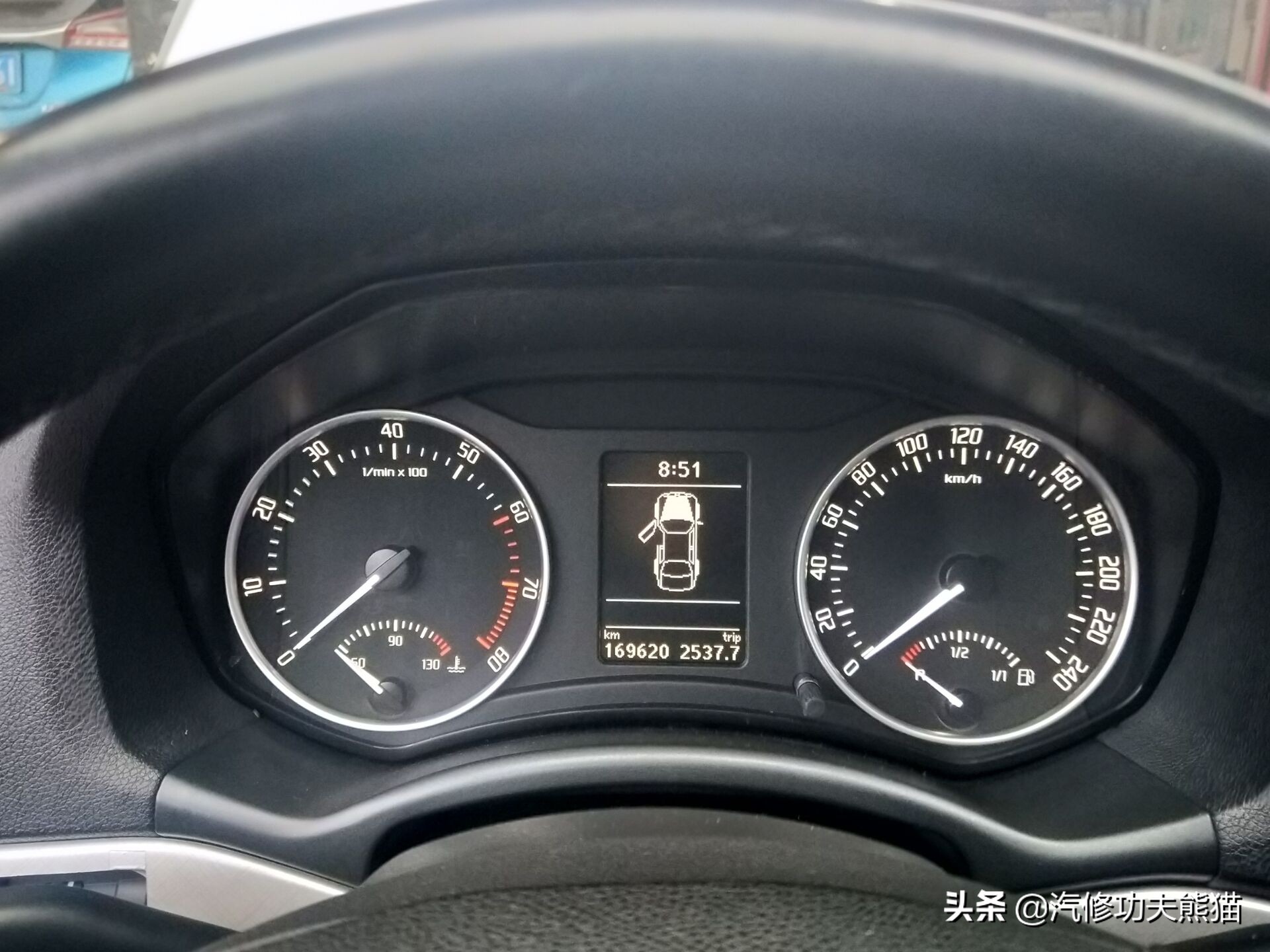 斯柯达明锐2010款2.0烧机油吗,09款斯柯达明锐1.6烧机油怎么解决