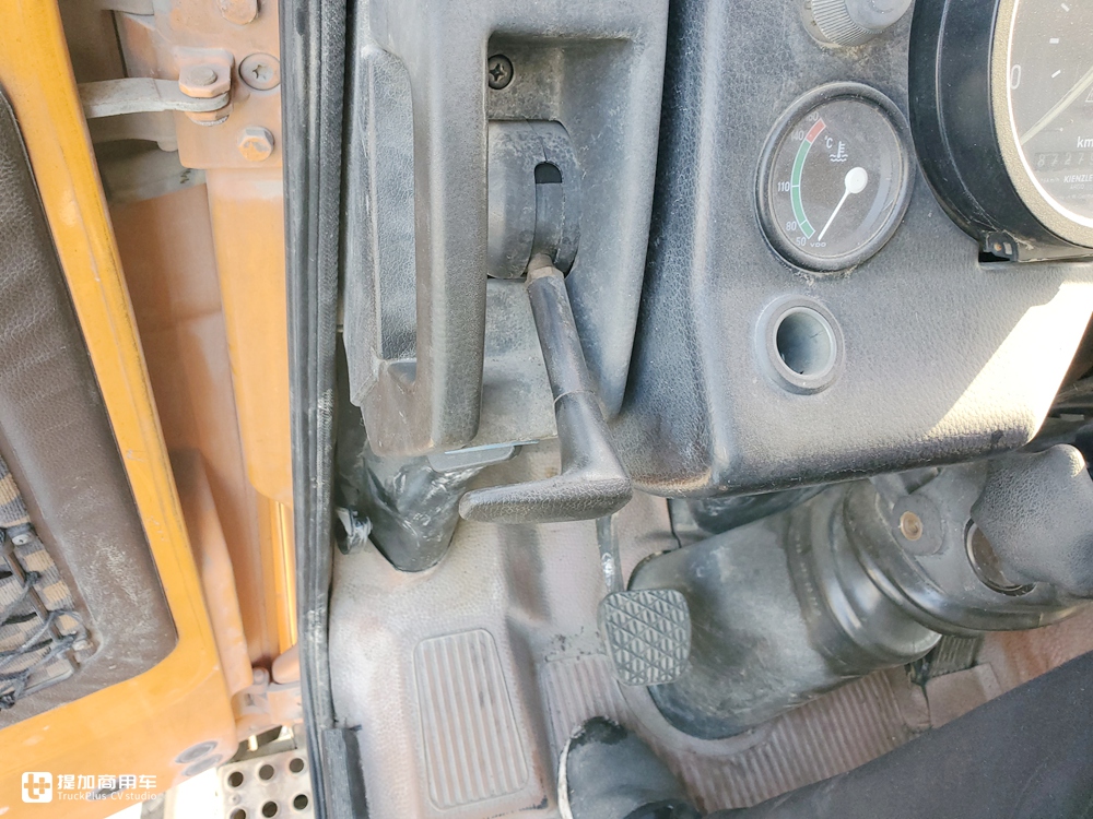 当年国家建设的主力军，排量达惊人的18升，实拍奔驰NG4850大件车