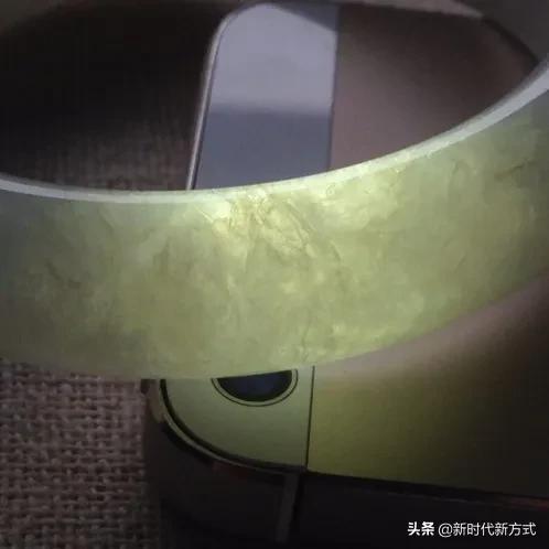 玉镯子摔碎了怎样发朋友圈,玉镯子不小心碎了有什么征兆