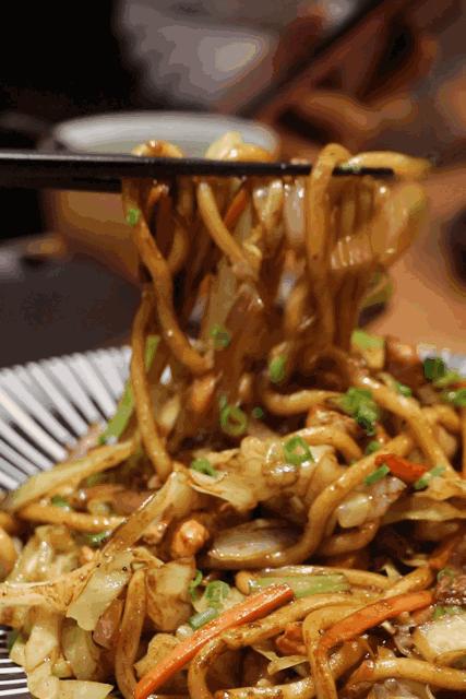 Madein*疆新**！不用100元能吃三文鱼全鱼宴？！