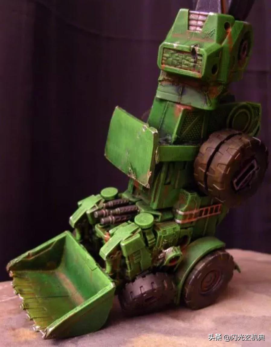 变形金刚动漫人物:重涂塑造战损严重的挖地虎组合-大力神