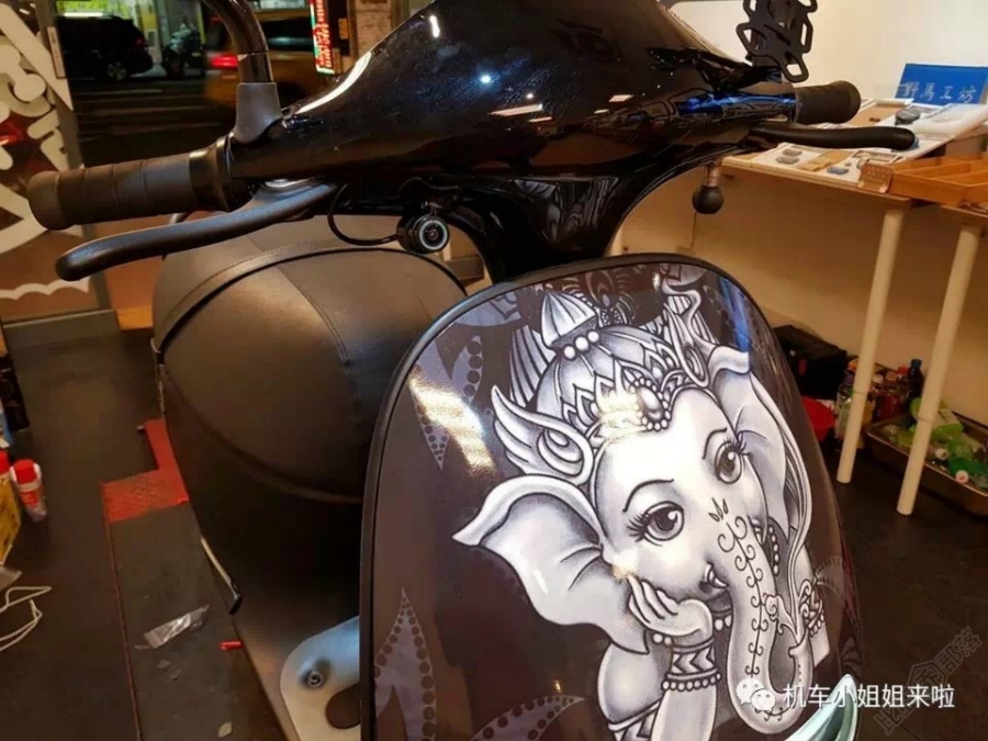 vespa装hfk行车记录仪,vespa摩托车gps装哪