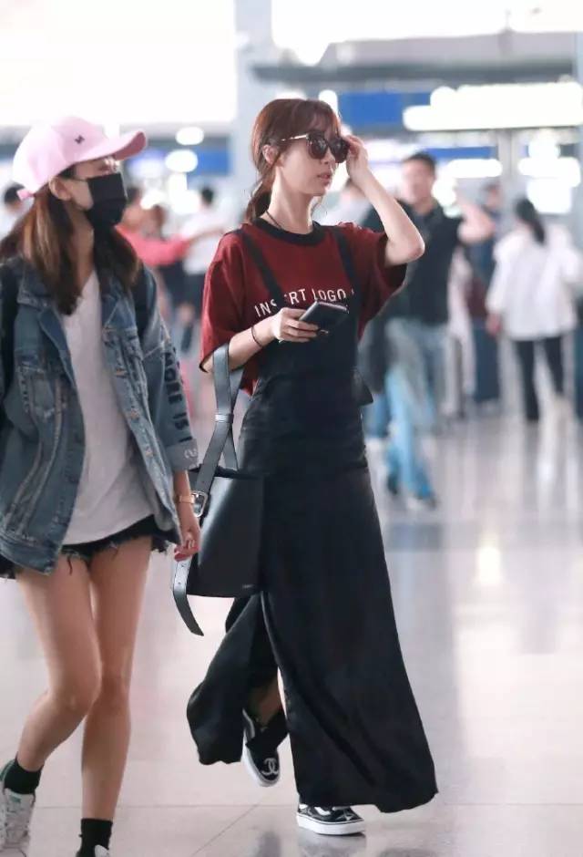 王子文巴黎时装周包包,王子文爱马仕长靴