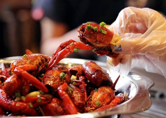 南宁美食推荐必吃龙虾,南宁最好吃的五香龙虾