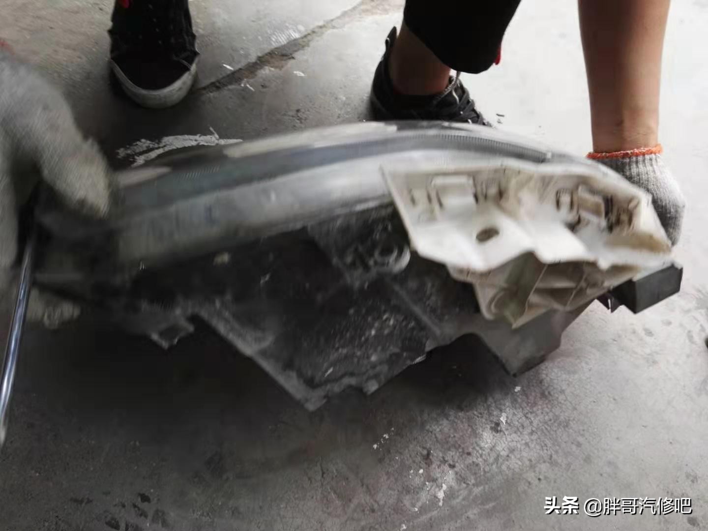 led大灯有透镜解决散光的最佳办法,大灯透镜拆除教程