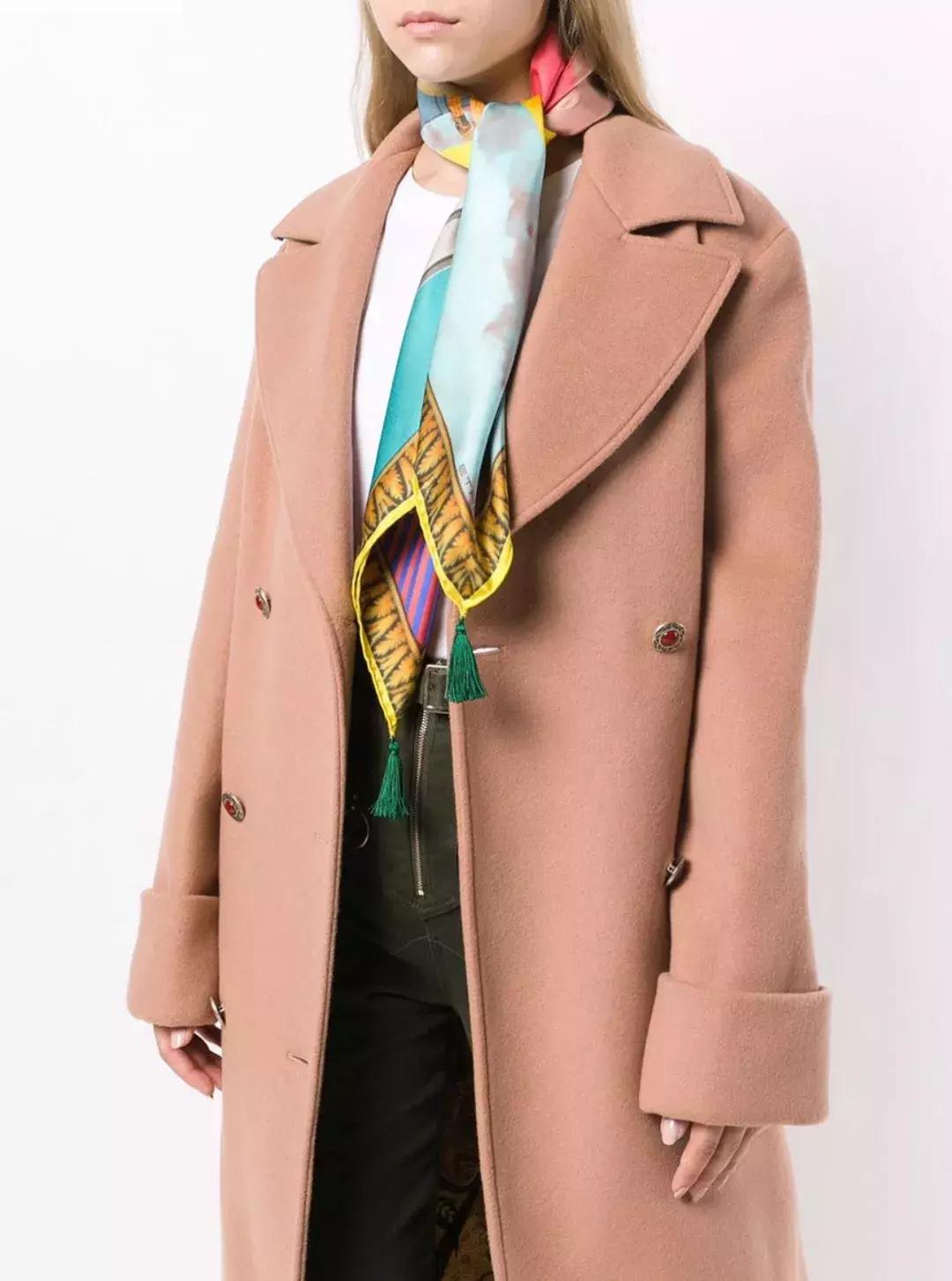 想要冬天穿出高级感,冬天围巾这样系简单又时尚好喜欢