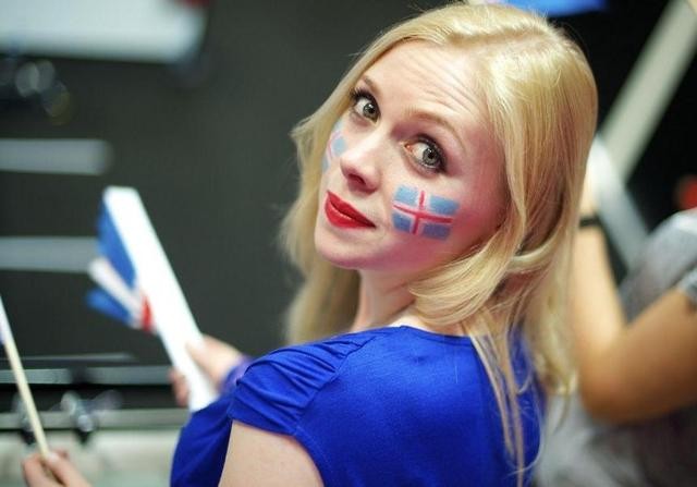 现场视频曝光！西班牙网红足球比赛现场裸奔，不惜蹲守14小时