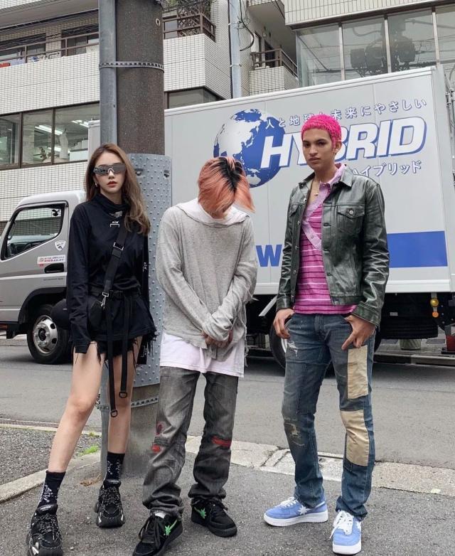 virgilabloh和侃爷谁成就高,virgilabloh与侃爷拥抱