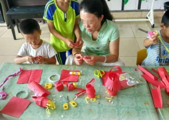 幼儿园老师让妈妈捐钱,幼儿园老师让孩子捐款2万元