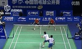 羽毛球双打接杀慢动作图解,羽毛球单打接发花式图解视频教学