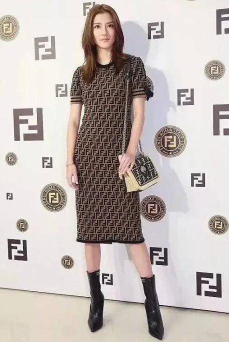 林峰前任吴千语收千万豪宅，收入不高却背爱马仕，满身大牌也翻车