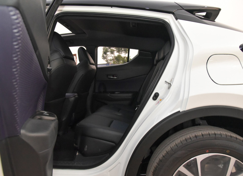 丰田c-hr和逍客哪个好,标配10气囊