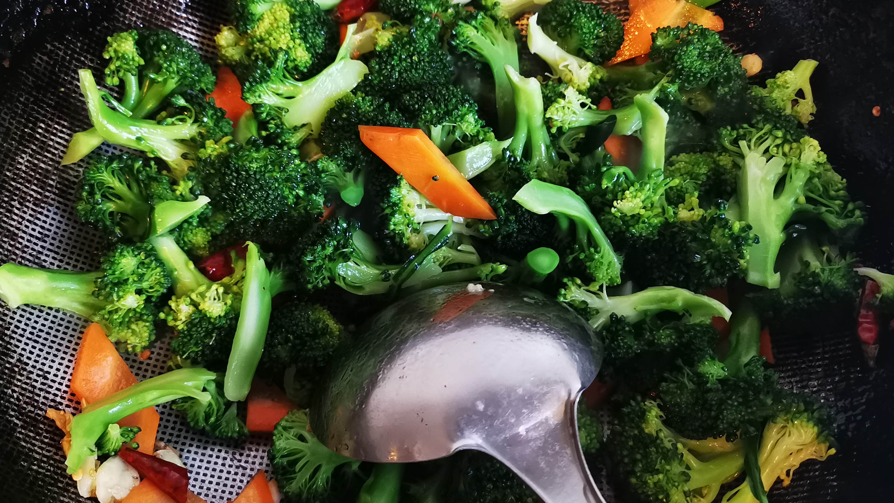 白灼西兰花怎么清洗和处理,怎样清洗西兰花才能洗得干净呢