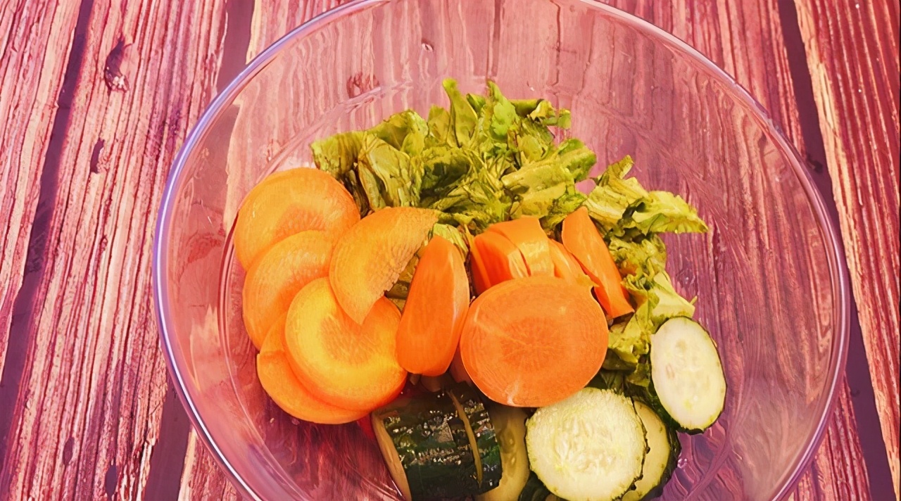 减脂蔬菜沙拉怎么做简单又好吃,蔬菜沙拉怎么做才是最减脂的