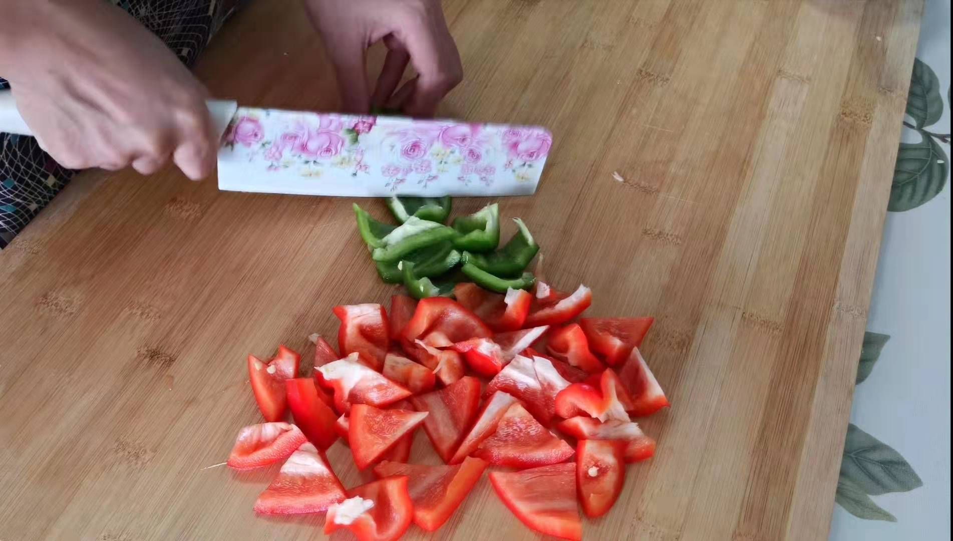 炖鸡肉中途关火再炖能熟么,炖鸡肉切记不要焯水和直接下锅