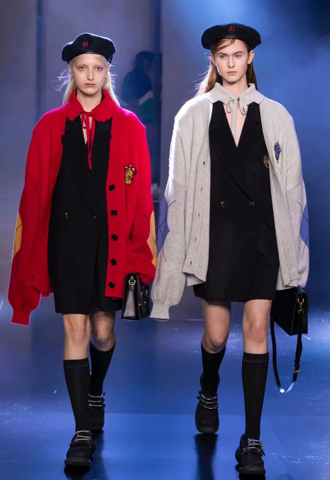 周冬雨刘雯同款毛衣,大表姐刘雯同款绿色开衫毛衣