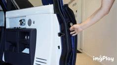 为什么劳斯莱斯车门里配一把雨伞,劳斯莱斯车门里的伞不会臭吗