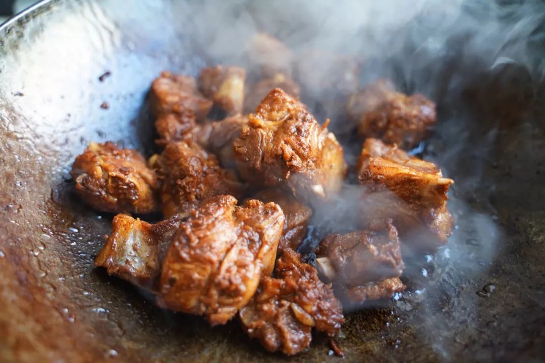 香辣排骨火锅直接放火锅底料,麻辣鲜香排骨火锅