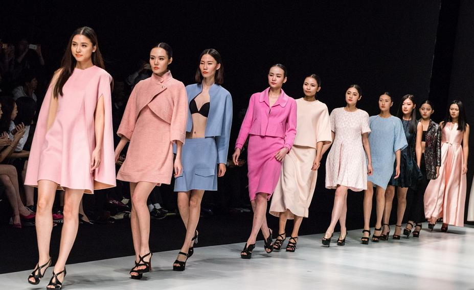 中国最时尚潮流的服装批发,适合批发市场的快时尚服装品牌