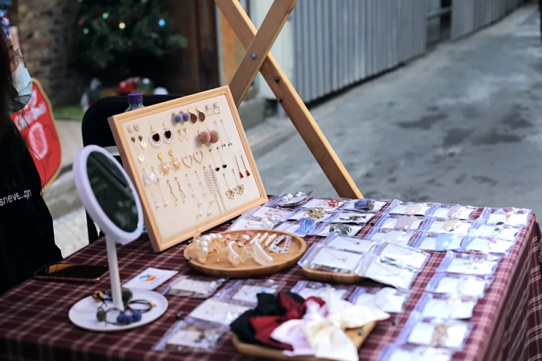 烂鬼楼巡礼?红白蓝街?12月澳门旅行,不可错过这个周末集市