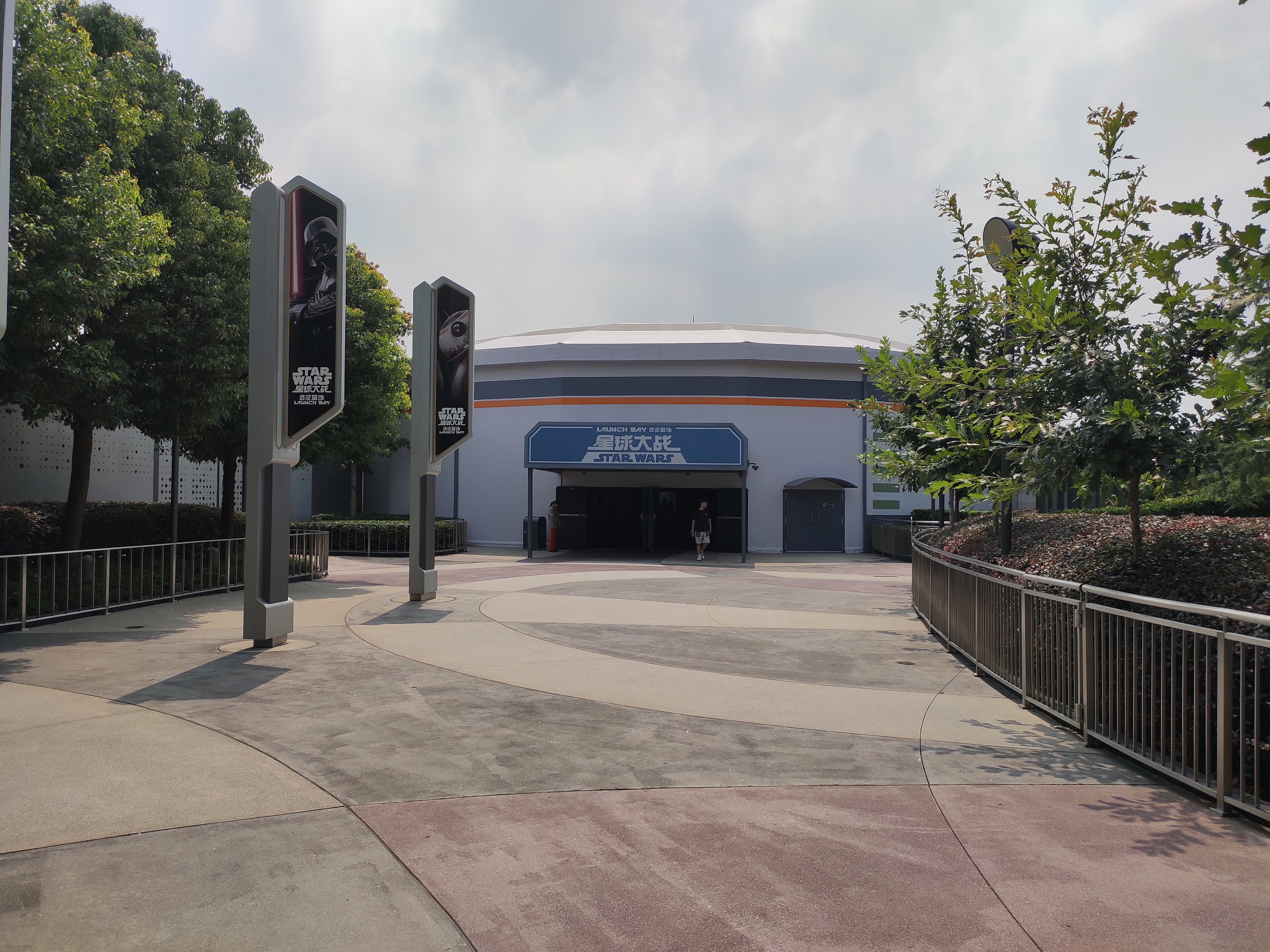 上海迪士尼一大一小旅游攻略,上海迪士尼吃住攻略讲解