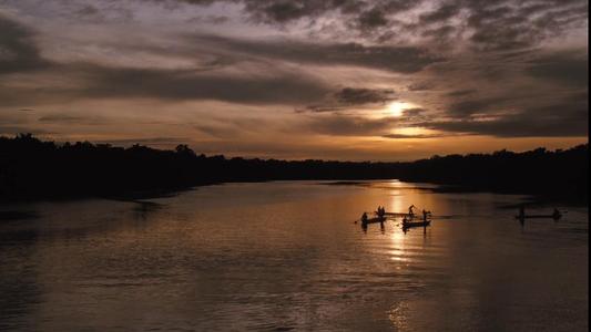 男主被初恋甩的小说,男主初恋回来现任被甩