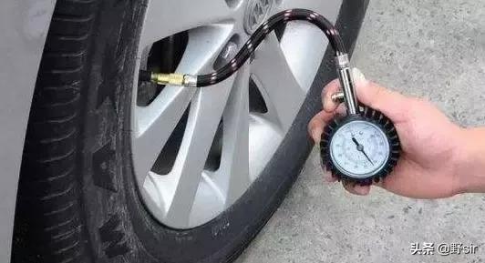 帝豪胎压警告灯亮怎么消除,胎压低警告灯亮了又灭了
