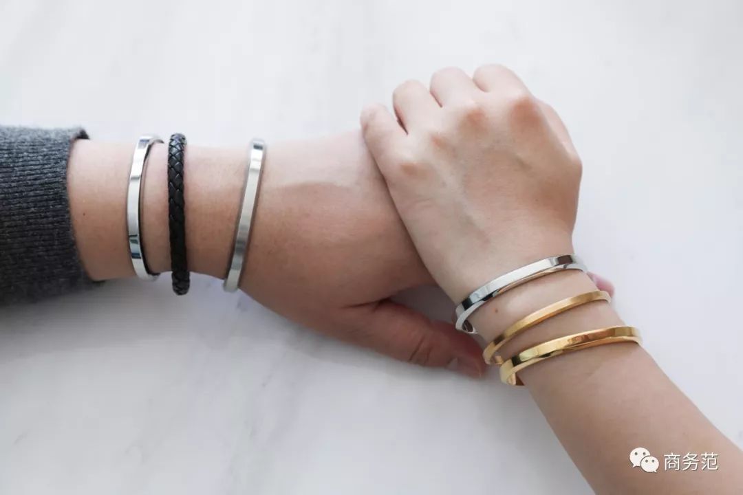 瑞典皇家配饰品牌,几百块戴出万元质感,金色手镯男女戴都好看