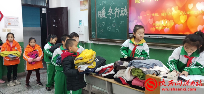 爱心捐赠进校园寒冬温情暖人心,乡村小学爱心捐赠活动简报