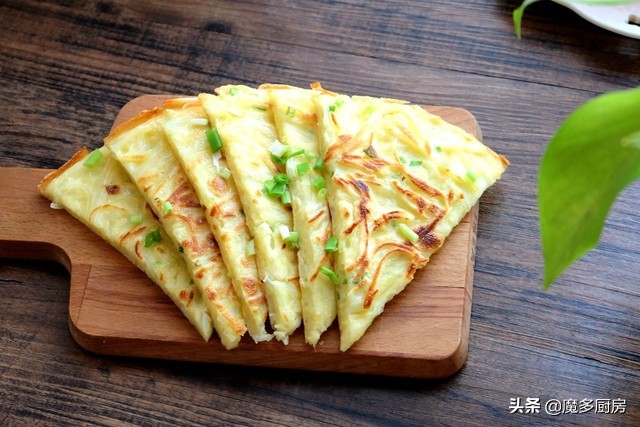 土豆面粉饼的做法电饼铛,土豆饼不加鸡蛋家常做法电饼铛