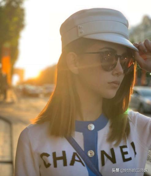 昆凌时尚大片曝光视频,昆凌现身紧身牛仔裤外套身材