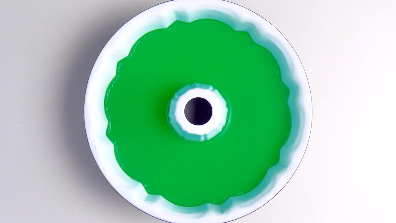 做彩虹口味的果冻,自制彩虹果冻闪光版