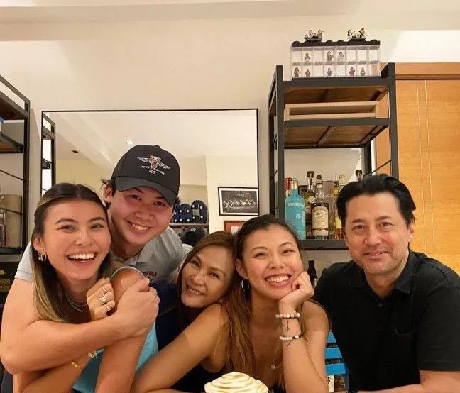 王敏德和他女儿,王敏德双胞胎女儿