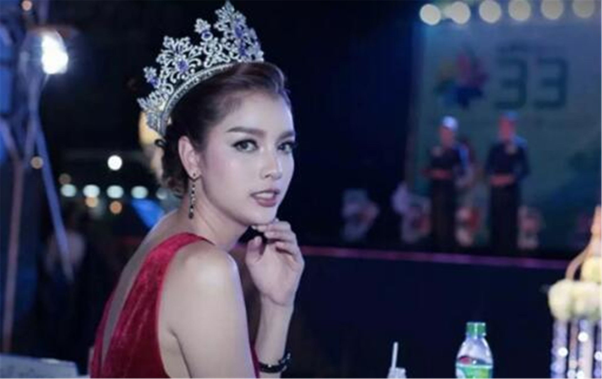 泰国最美人妖皇后拒绝富豪,泰国皇后被中国人娶