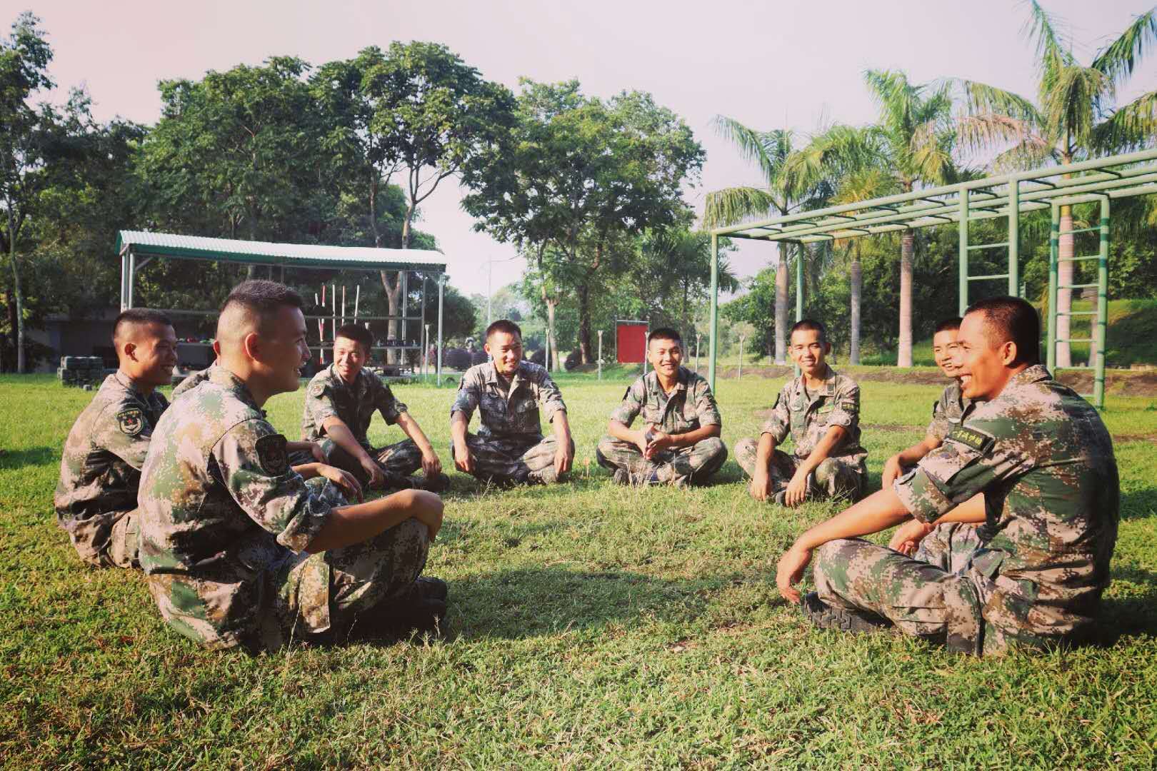 退伍季戎马一生归来仍是少年,退伍季一声战友一生战友