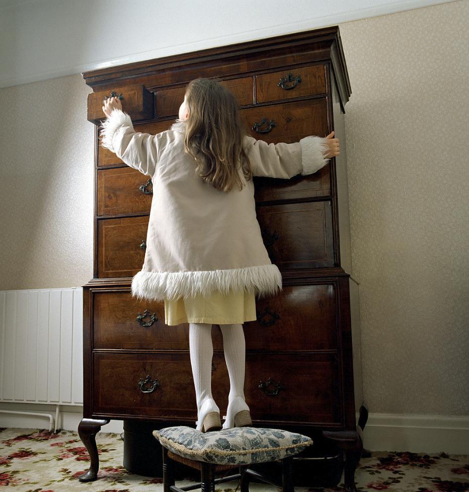 宝宝吃了固体胶水怎么办,宝宝把胶水当果冻误食