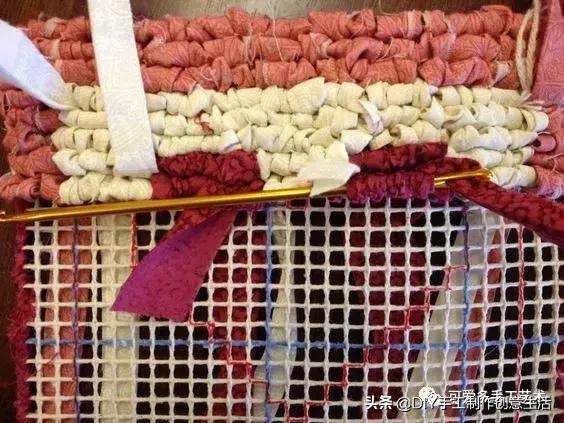 旧衣服别再扔掉了袖子缝成桶状,旧衣服怎么做布条