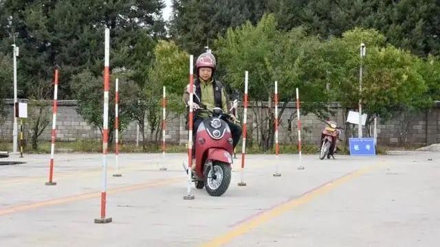 电摩需要考摩托车驾照吗,电摩要考驾照没