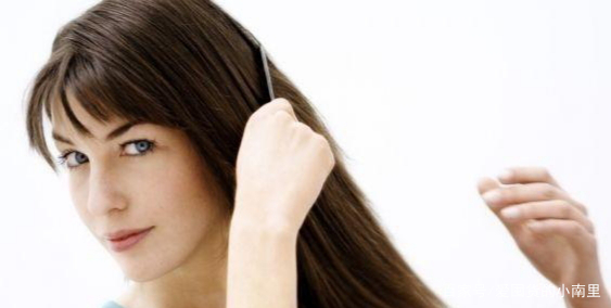 头发冬天干燥头皮屑多怎么办,冬季头发干燥头皮屑多怎么根除