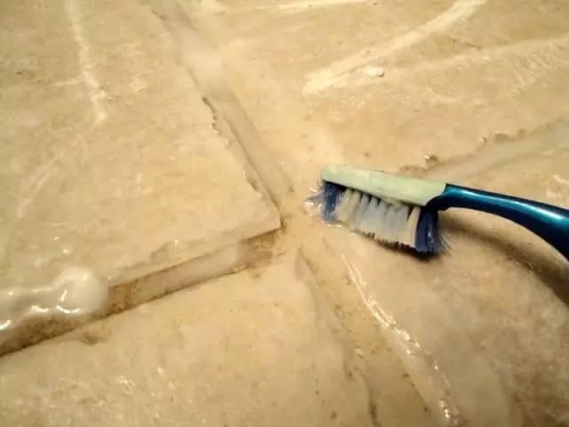 清水拖地水渍太多教你一个技巧,拖地时水里加点什么拖得干净