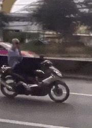 街头健身有些人不懂健身就瞎练,农村大爷习武健身一身肌肉