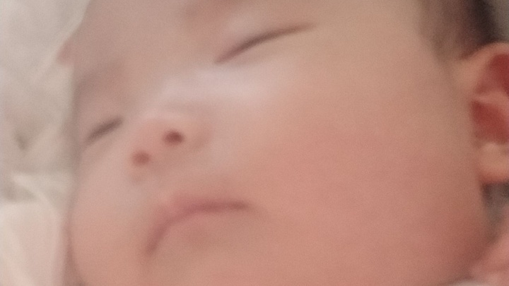 婴儿呛奶严重拍背正确方法视频,竖抱宝宝呛奶的正确处理方法视频