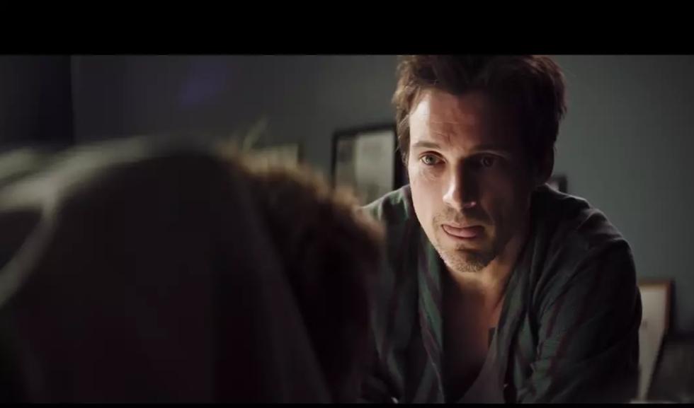 两位年轻人患绝症,借钱过奢靡生活,过程很搞笑,结局让人想哭