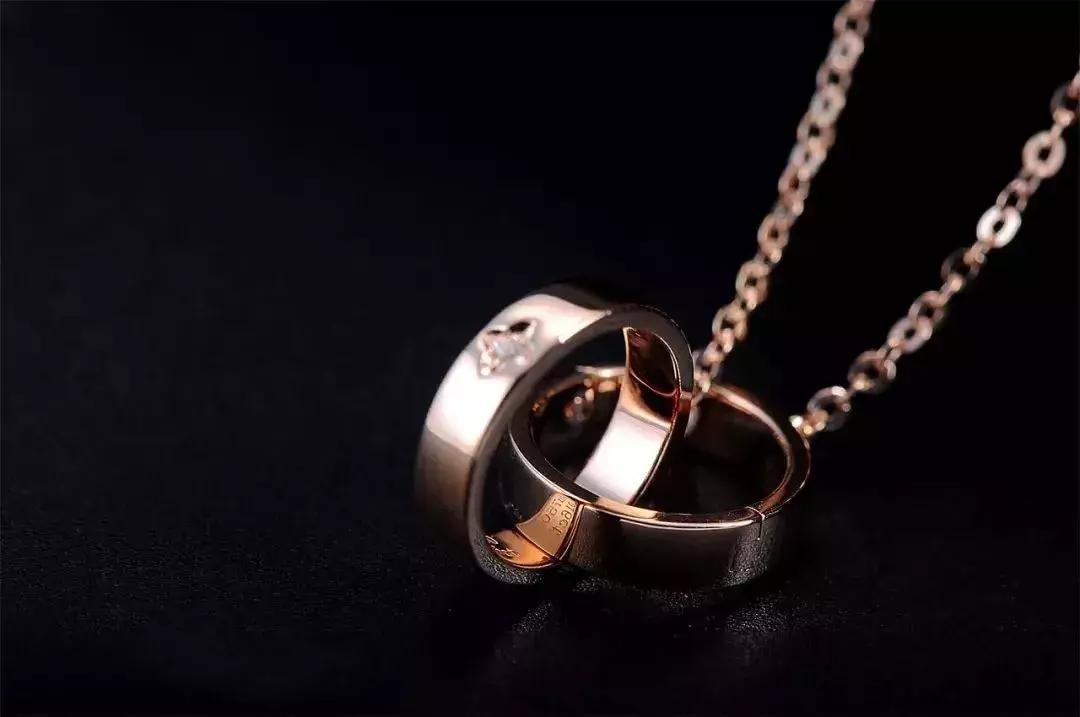 买珠宝首饰认准印记不踩坑,市民购买的首饰没有印记